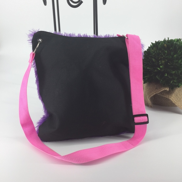 MYSTIC APPAREL Fuzzy Cross-Body Bag - Picture 4 of 8